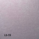 Materialeprøve i lysegrå med teksturen synlig. Farvekode: LS-19.