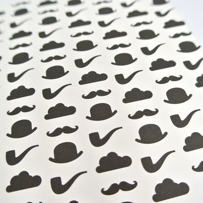 Indpakning med mustache og bowler
