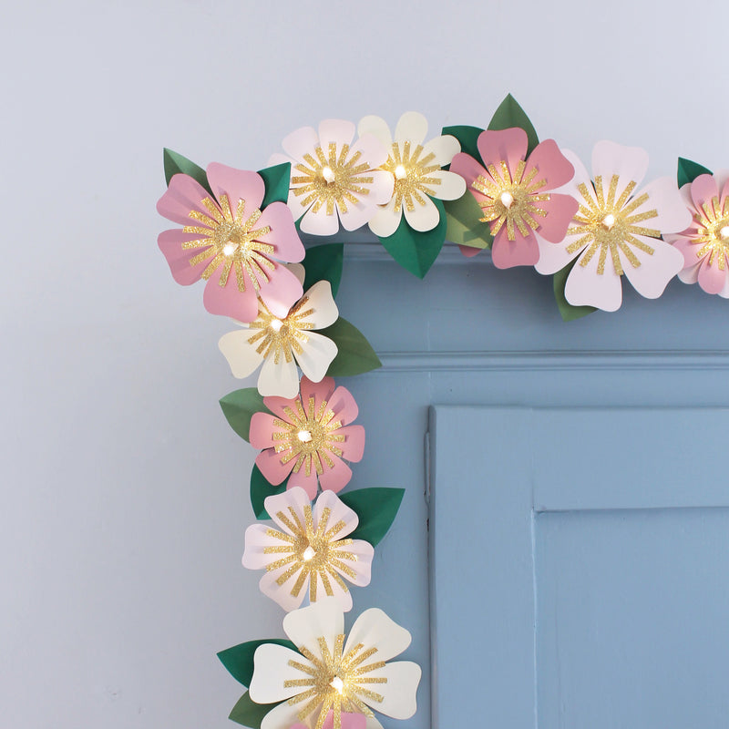 DIY Fredag: Lyskæde med blomster