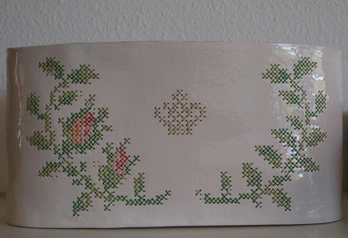 Broderet keramik