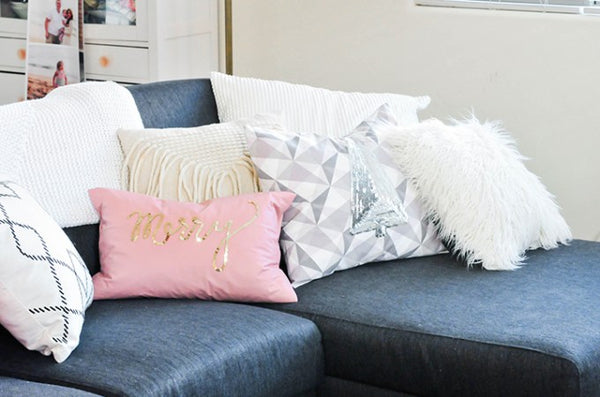 DIY Fredag: Pude med tekst i pailletter