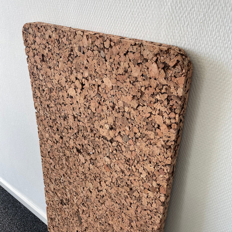3 cm. tyk sandslebet kork opslagstavle - afrundet hjørner, 45x95 cm