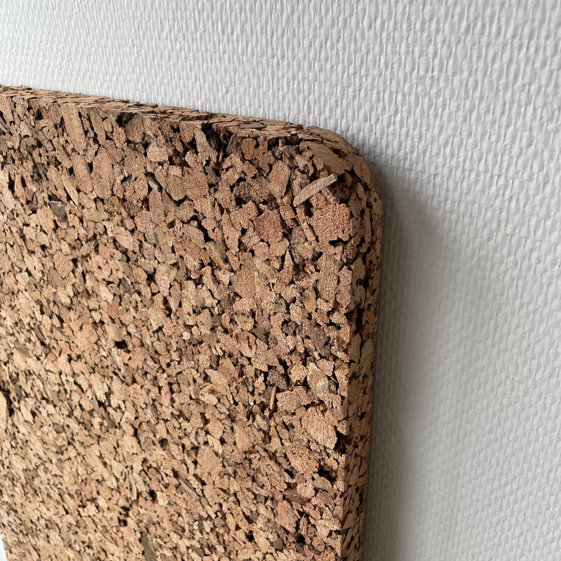 3 cm. tyk sandslebet kork opslagstavle - afrundet hjørner, 45x95 cm