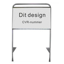 Galvaniseret stander med rektangulær skilteplade. Tekst: "Dit design CVR-nummer".