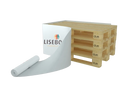 Tre stablede træpaller med "EUR"-mærke og en delvist udrullet hvid filmrulle med "LISEBO" logo.