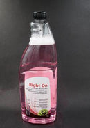 Flaske med pink væske, sort låg, og mærket "Right-On". Tekst på etiketten er ikke tydelig.