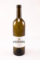 Brun vinflaske med hvid etiket, "LISEBORG creative company," og farverigt logo.