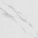 Hvid marmorlignende overflade med grå årer og glat tekstur.