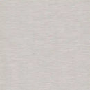 Nærbillede af lys tekstureret overflade med vandrette, lineære mønstre.