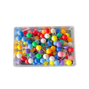 Forskellige farvede nåle med kuglehoveder i en gennemsigtig plastbeholder.