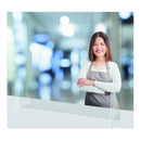 Plexiglas-skærm med trekantede fødder, person bagved. Designet til at skabe fysisk adskillelse.