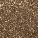 Tekstureret overflade med lys, varm glitter, der skaber en skinnende og reflekterende effekt.