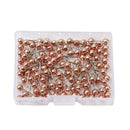 En boks fyldt med små nåle, hver med en rose/guld kugleformet hoved og en metalspids.