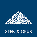 Illustration af sten og grus i hvid på blå baggrund med teksten "STEN & GRUS" nedenfor.