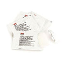 Flere 3M renseservietter i sække, nogle delvist åbne, med tekst på flere sprog.