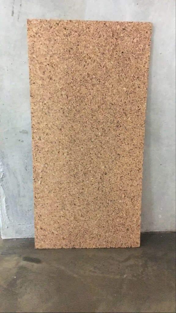 1cm. tyk sandslebet + rustik Korkplade til opslagstavle, 50×100 cm. - 1cm. tyk sandslebet + rustik Korkplade til opslagstavle, 50×100 cm. - CT