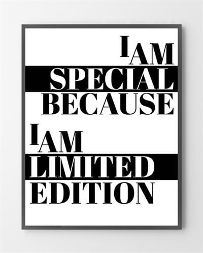 De billige plakater med "I am special" er lavet i Limited Edition a 100 stk. -  På dette foto er plakaten ikke blevet præget.