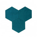 Tre sekskantede fliser i akvamarin, arrangeret sammen.