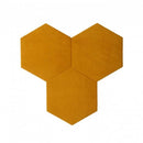 Tre gyldne, sekskantede paneler med blød tekstur samlet i et mønster.