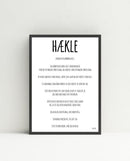 Plakat med titlen "HÆKLE", sort tekst på hvid baggrund, hæklerelaterede udtryk, Smilia-logo nederst.