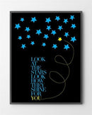 Køb plakater online med "Look at the stars" de er lavet i Limited Edition a 100 stk. -  På dette foto er plakaten ikke præ...