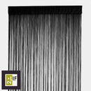 Sort flueforhæng med lange snore og sort topkant. Logo nederst til venstre.