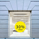 Stor gul cirkel med teksten "30% rabat" på butiksvindue, viser tilbud.